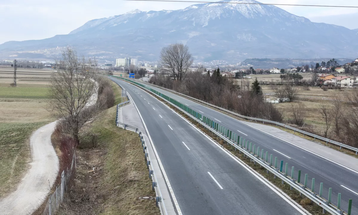 "Tehnične težave" zaprle hitro cesto med Nanosom in Vipavo proti Vrtojbi