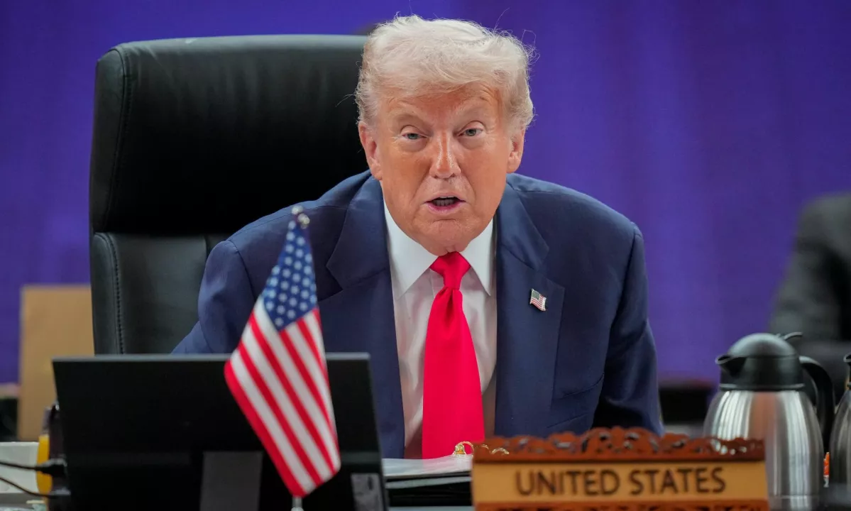 Trump napovedal dodatne 10-odstotne carine za Kanado zaradi oglasov proti carinah