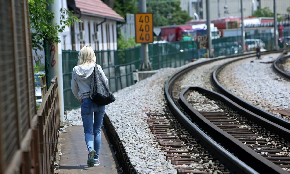Vlak do smrti povozil žensko