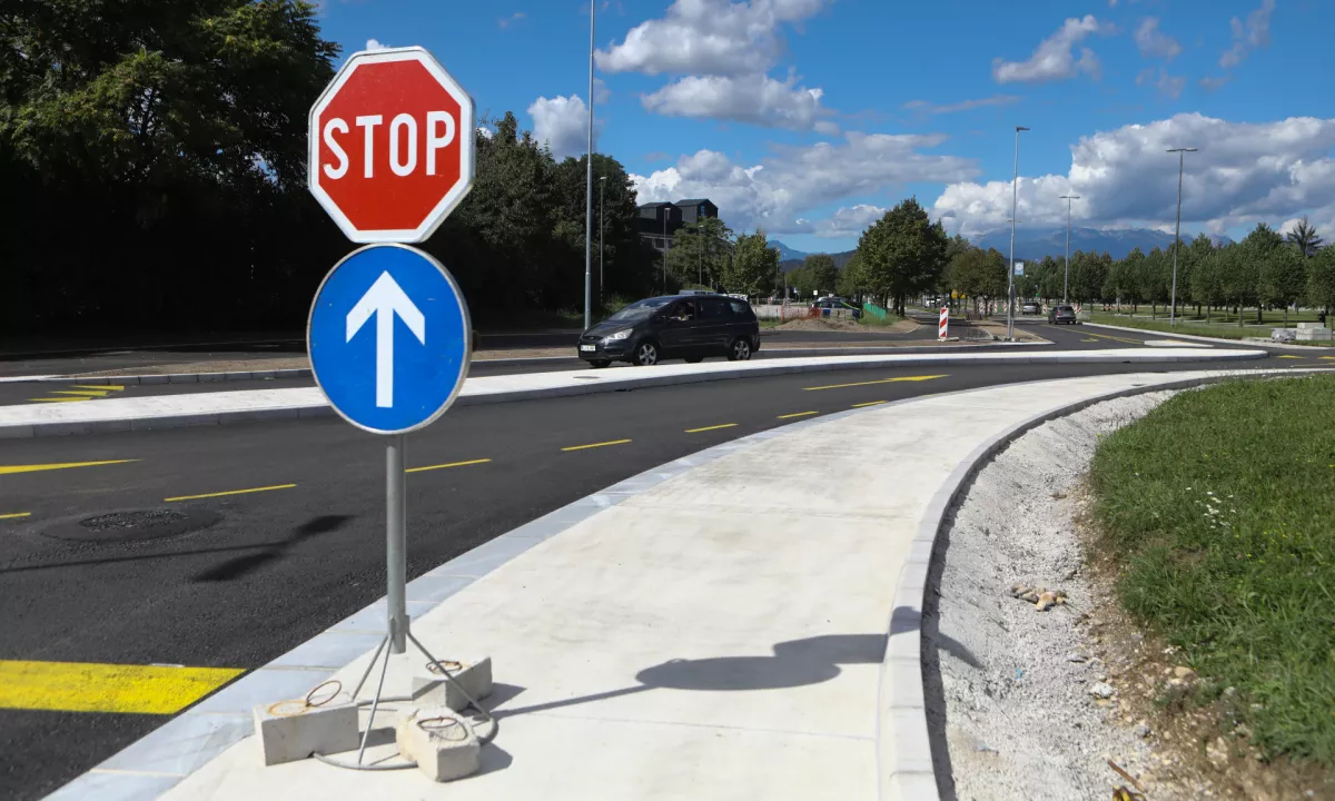 Vozniki, pozor, zaradi del zaprto krožišče Žale, kako bo za 1. november?