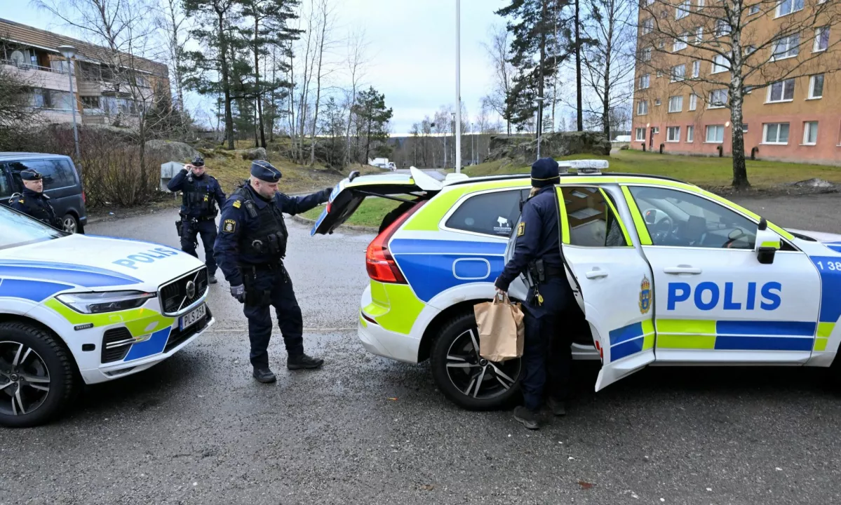 Švedska razmišlja o znižanju starostne meje za kazensko odgovornost zaradi porasta kriminala