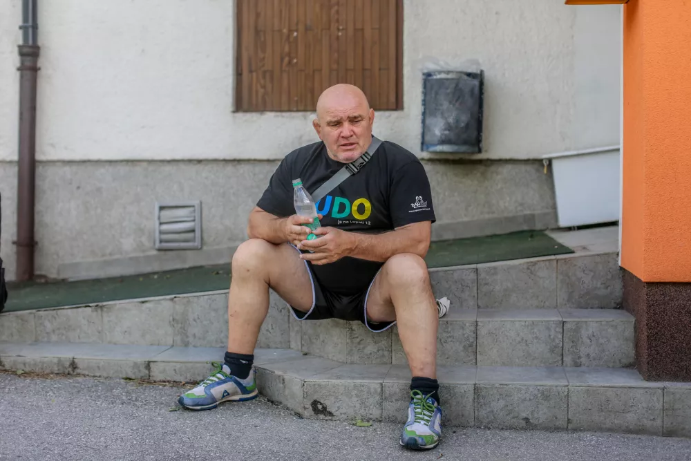 ﻿22.08.2016 Laze v Tuhinjski dolini.trener celjskega kluba Sankaku in strokovni direktor slovenske reprezentance Marjan Fabjan med obljubljenim romanjem med Lopato in Brezjem.foto: Bojan Velikonja