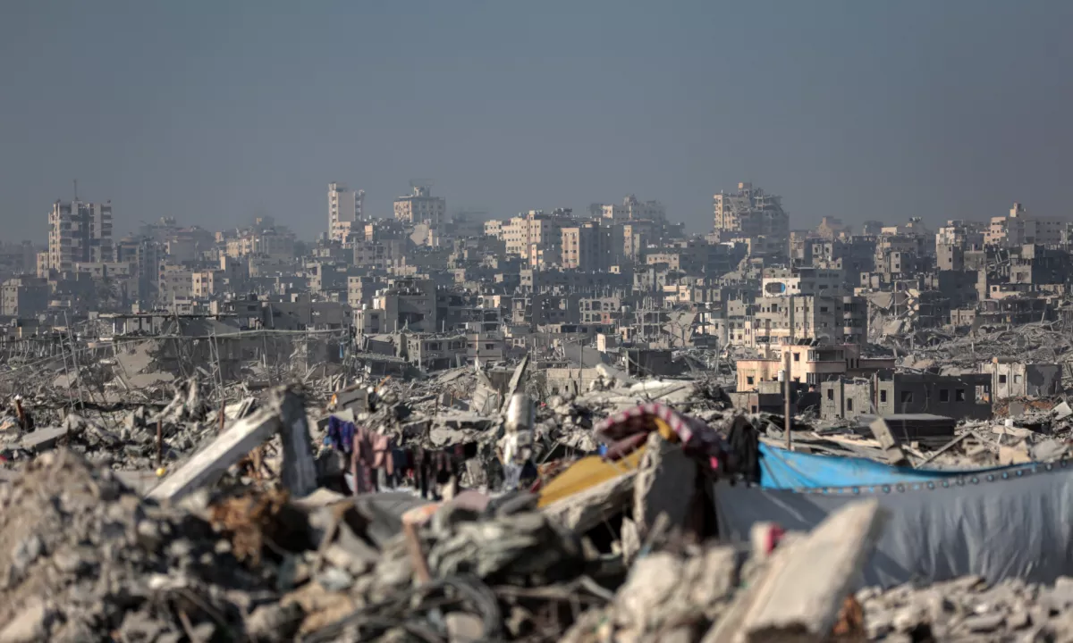 Izrael izvedel zračne napade na Gazo, Vance trdi, da premirje še velja.