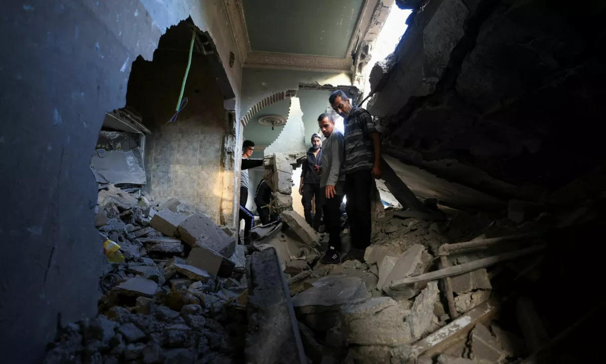 V napadih v Gazi najmanj 50 mrtvih, Trump stopil v bran Izraelu