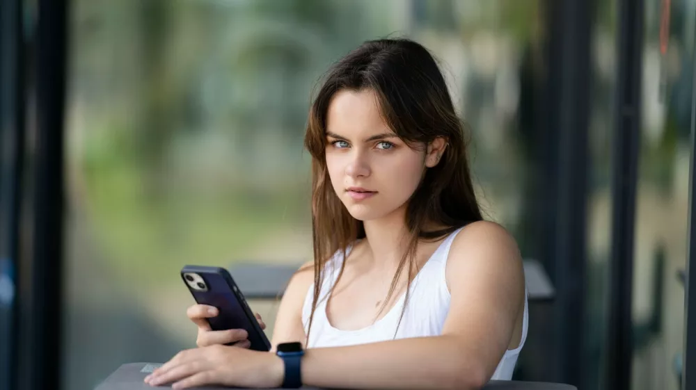 Žrtve so največkrat najstnice z nizko samopodobo. Foto: Profimedia