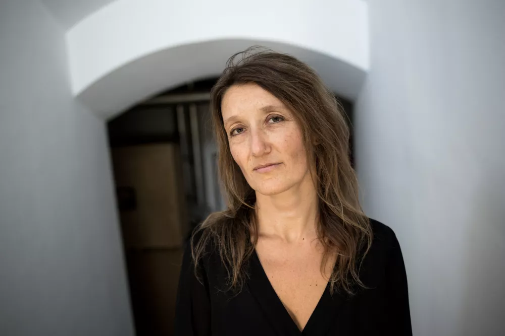 ﻿- 24.08.2017 – dr. Mojca Pajnik, doktorica komunikoloških znanosti, ki med drugim raziskuje tudi različne diskriminacije - predavateljica na ljubljanski fakulteti za družbene vede in znanstvena svetnica na Mirovnem inštitutu //FOTO: Matjaž RuštOPOMBA: DNEVNIKOV OBJEKTIV – INTERVJU