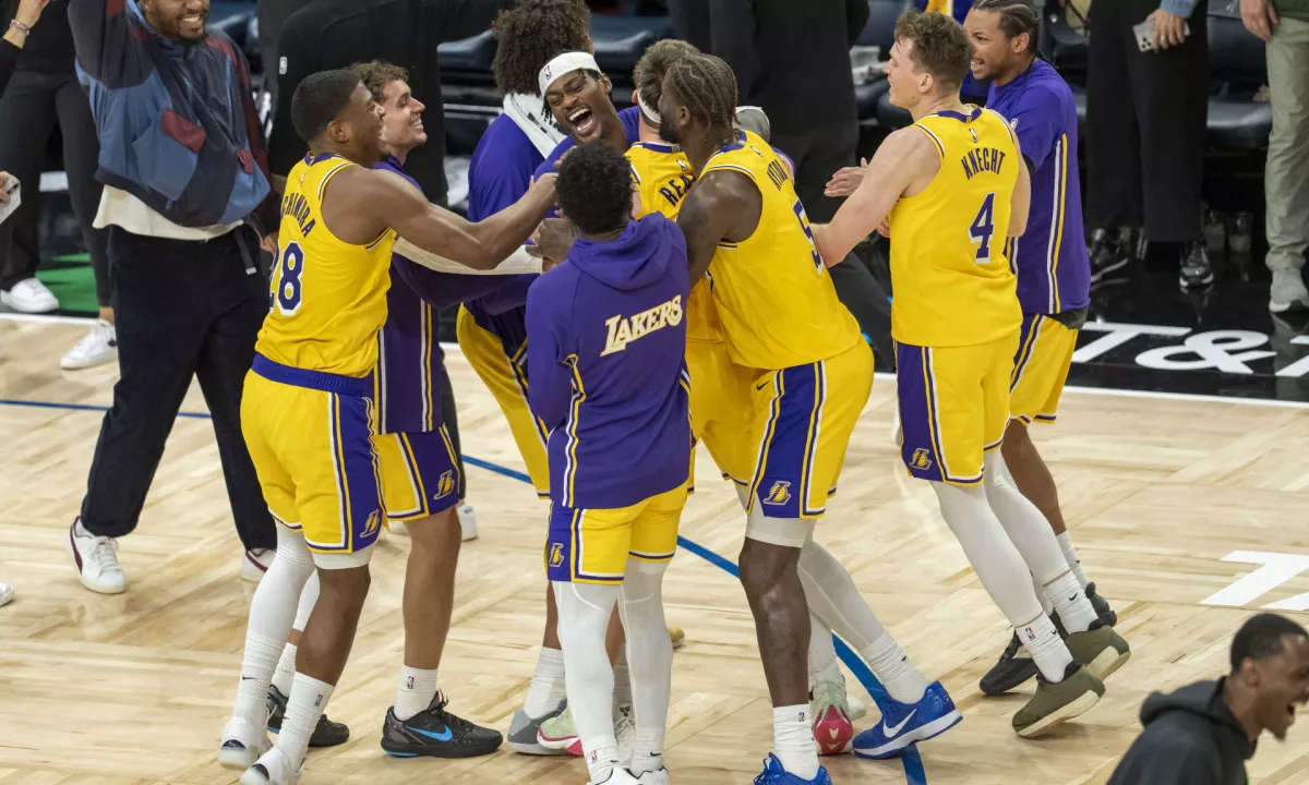 Austin Reaves s košem ob sireni odločil zmago Los Angeles Lakers nad Minnesoto