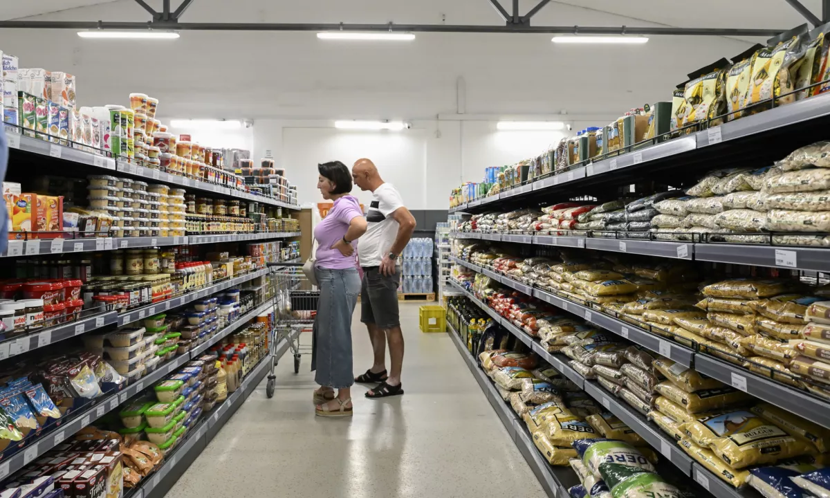 Letna inflacija oktobra pospešila na 3,1 odstotka