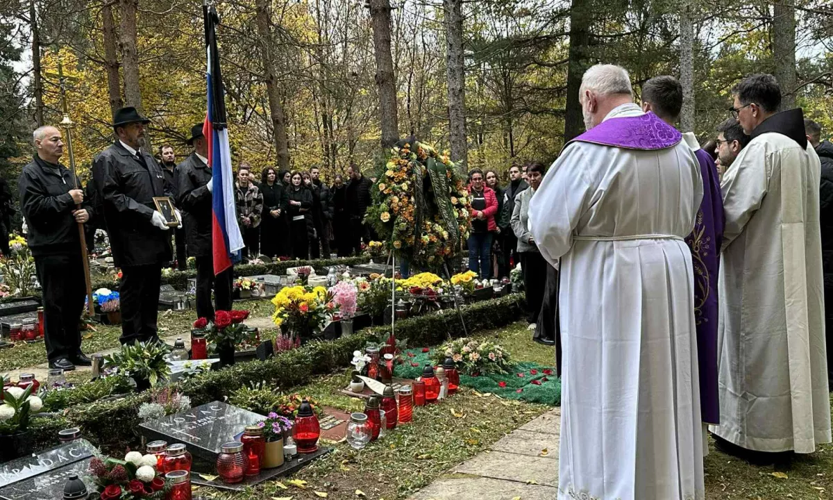 Na pokopališču Srebrniče množično slovo od Aleša Šutarja