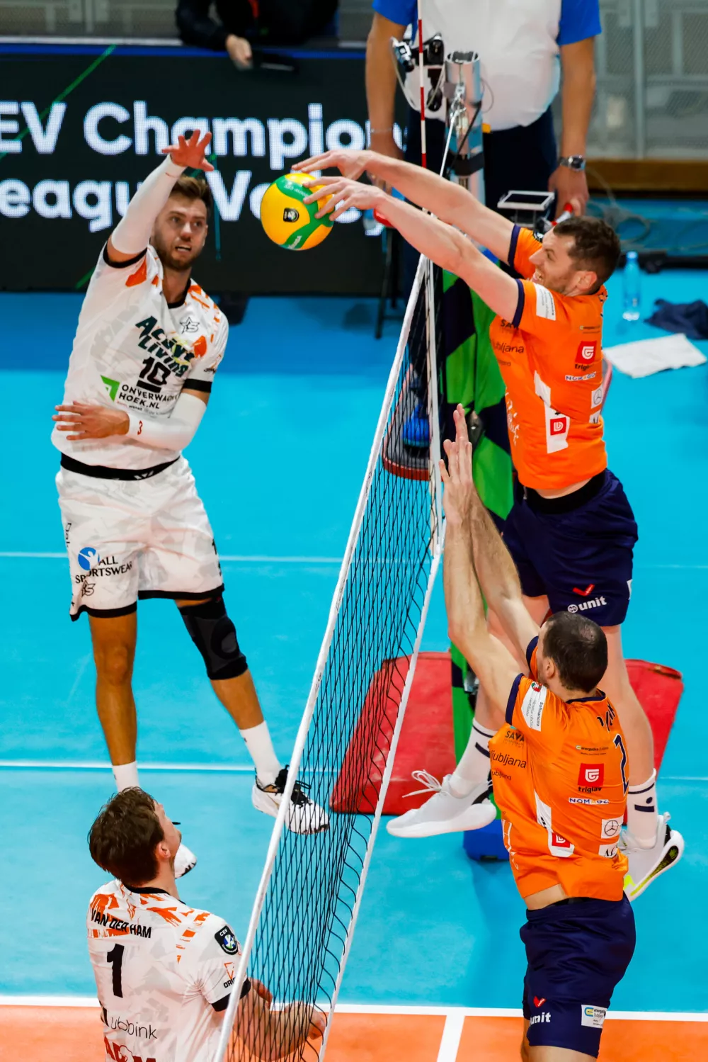 Ljubljana, Hala Tivoli.Odbojkarska liga prvakov, kvalifikacije,1. krog, povratna tekma: ACH Volley - Orion Stars.