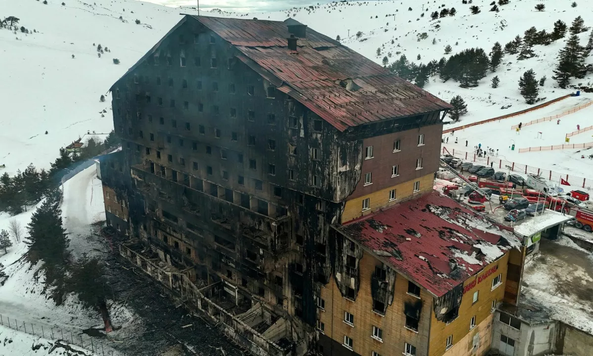 V Turčiji zaradi smrtonosnega požara v smučarskem letovišču enajst ljudi obsojenih na dosmrtni zapor