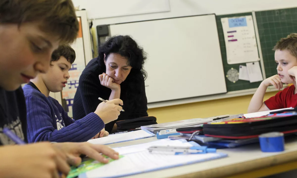 Nov pravilnik o ocenjevanju v osnovnih šolah prinaša avtonomijo, a odpira vprašanja