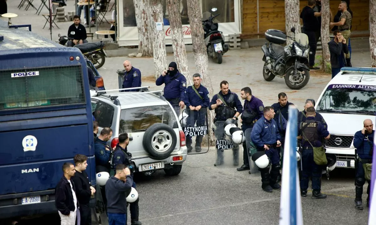 Družinsko maščevanje: V streljanju dva mrtva in deset ranjenih