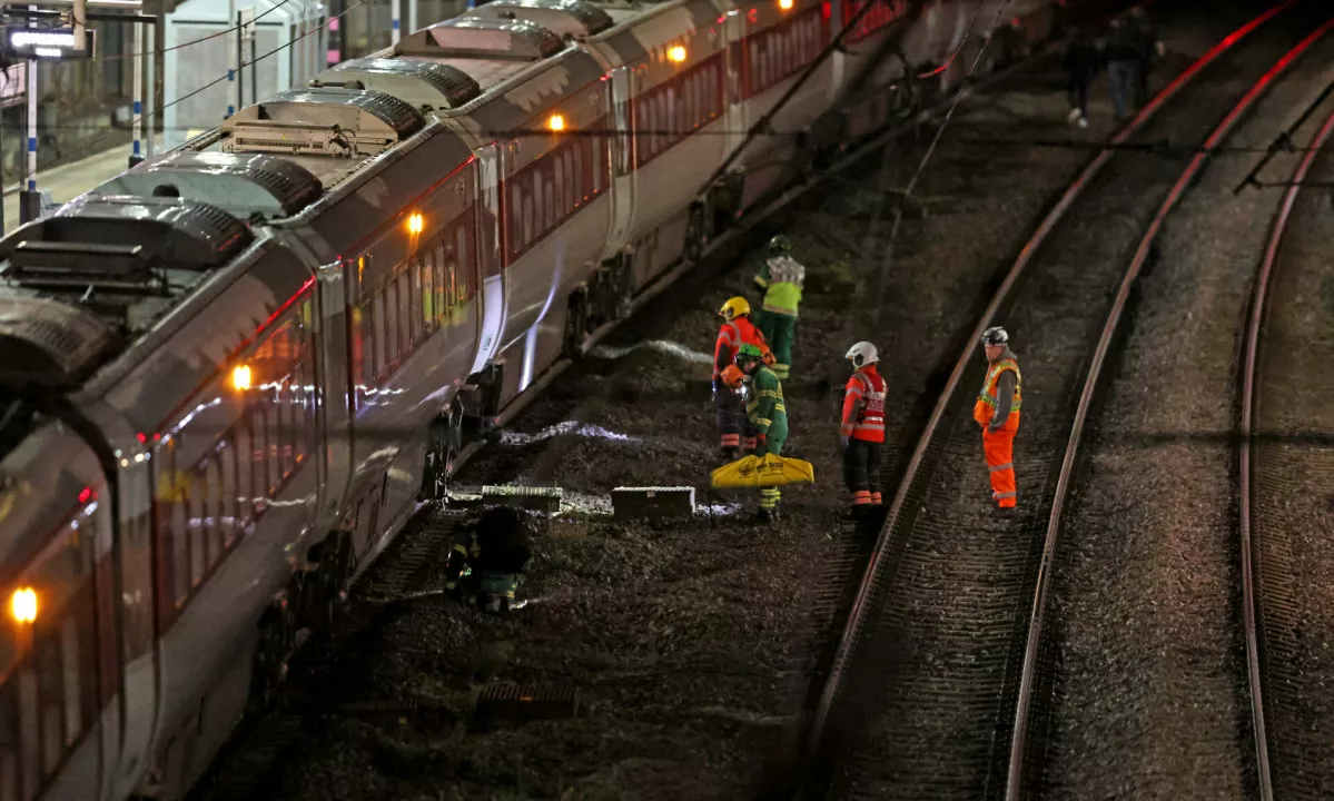 Z nožem nad potnike v vlaku: devet ljudi je v smrtni nevarnosti, pridržali dve osebi