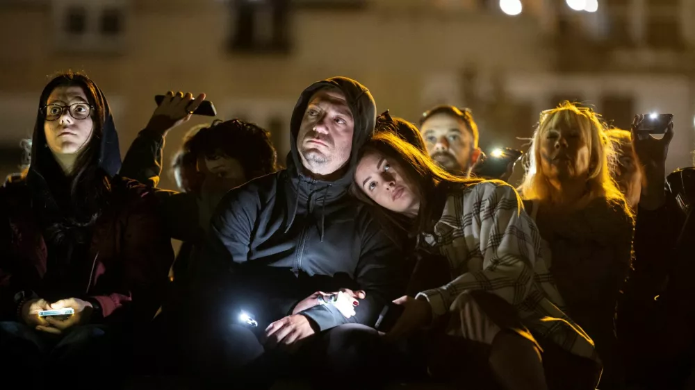 People flash mobile phone lights during a 16 minutes of silence, on the first anniversary of the fatal November 2024 Novi Sad railway station canopy collapse, which killed 16 people, triggering nationwide accusations of widespread corruption and negligence, in Novi Sad, Serbia, November 1, 2025. REUTERS/Marko Djurica