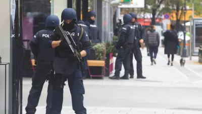 ﻿3.11.2020 - Dunaj, Avstrija - teroristični napad - dan po napadu - policija