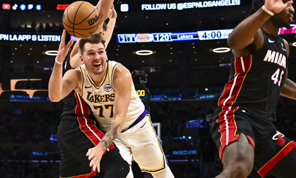 (VIDEO) Luka Dončić s trojnim dvojčkom in zmago nad Miamijem