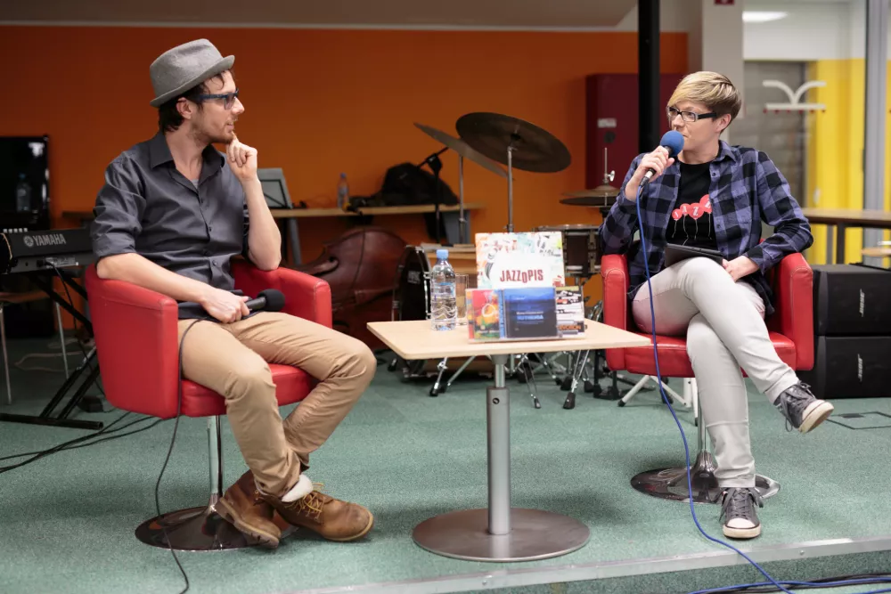 Novi glasbeno-pogovorni cikel