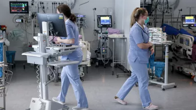 Reševali nas bodo tuji delavci, a se bo zalomilo zlasti v šolstvu in zdravstvu