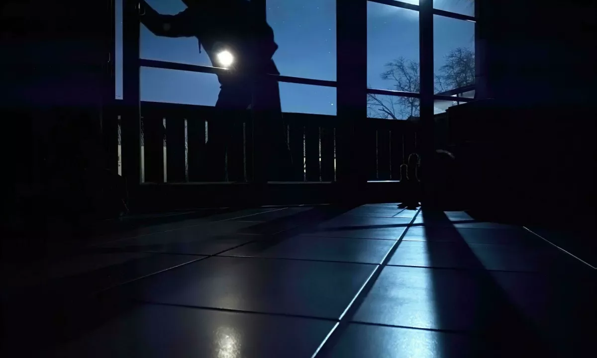 Vlomilci s solzivcem poškropili lastnika hiše v Pesjem in Velenju