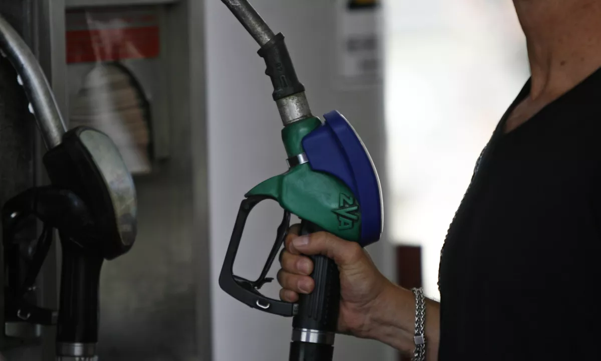 Od jutri dražji bencin, dizel in kurilno olje