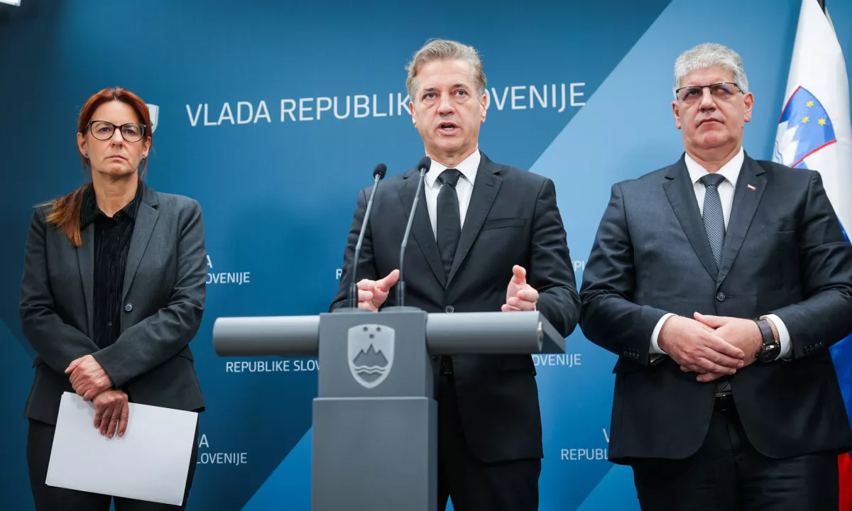 Katičeva in Poklukar odstopila, a ostajata na ministrskih položajih do izbire naslednikov