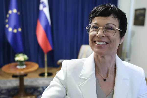 Marta Kos- 21.07.2025 - predsednik vlade Robert Golob bo sprejel evropsko komisarko za širitev Marto Kos, s katero bosta govorila o predlogu Evropske komisije glede večletnega finančnega okvira EU 2028-2034, krepitvi konkurenčnosti ter stanju širitvenega procesa EU//FOTO: Jaka Gasar