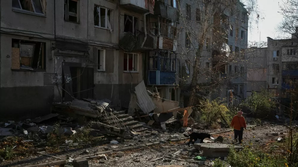 A resident walks near apartment buildings damaged by a Russian military strike, amid Russia's attack on Ukraine, in the frontline town of Kostiantynivka in Donetsk region, Ukraine November 3, 2025. REUTERS/Anatolii Stepanov