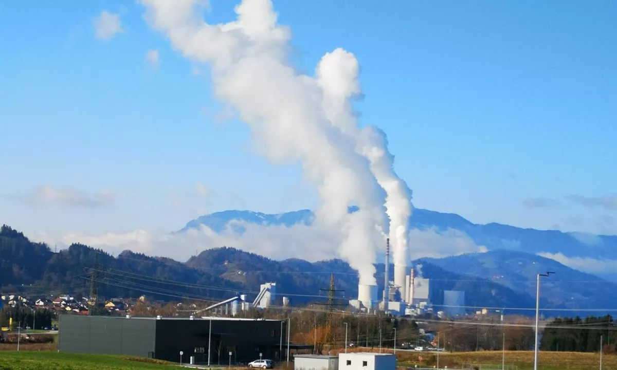 ZN: Svet na poti k nevarnemu segrevanju, emisije dosegle rekordno visoko raven