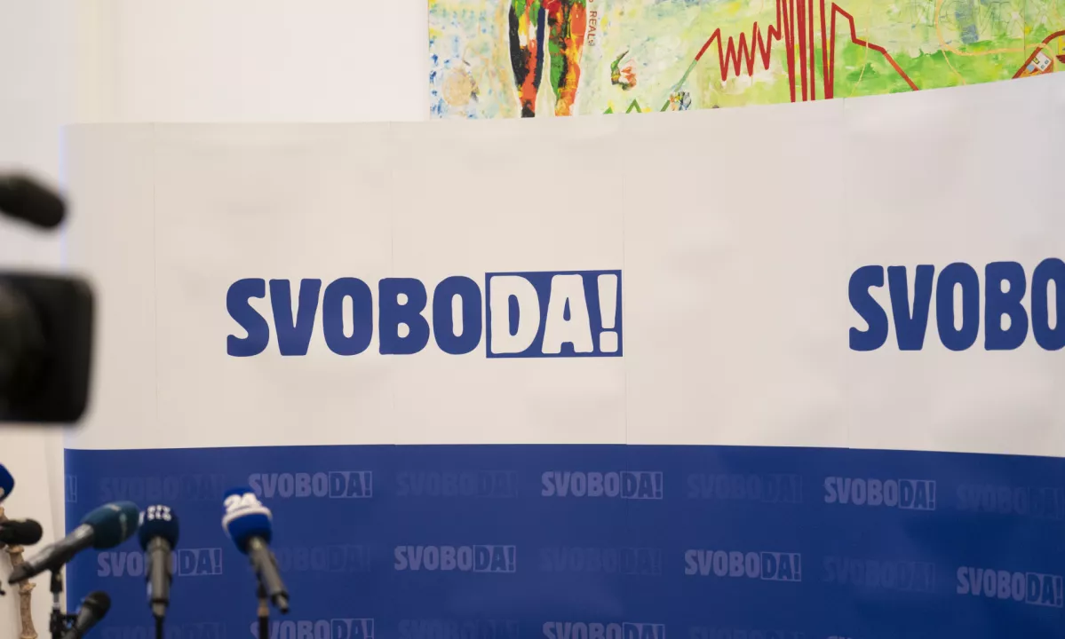 Vandali popisali pročelje poslanske pisarne Gibanja Svoboda