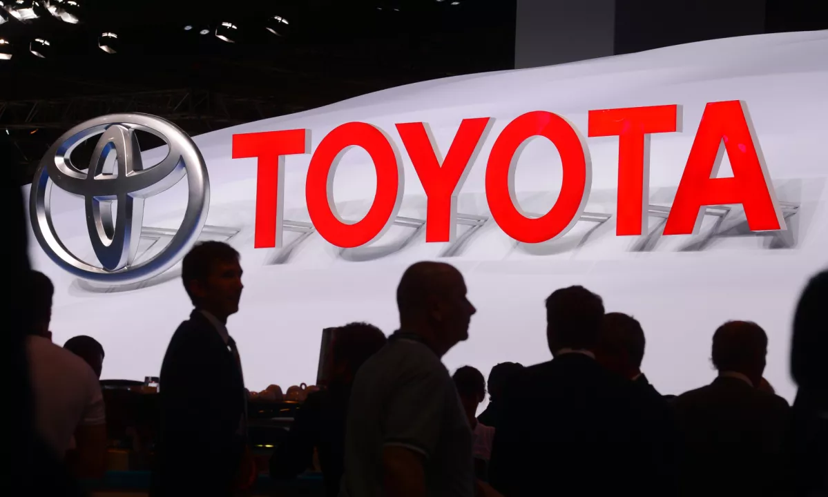 Toyota kljub carinam povečala napovedi, a delnice padle