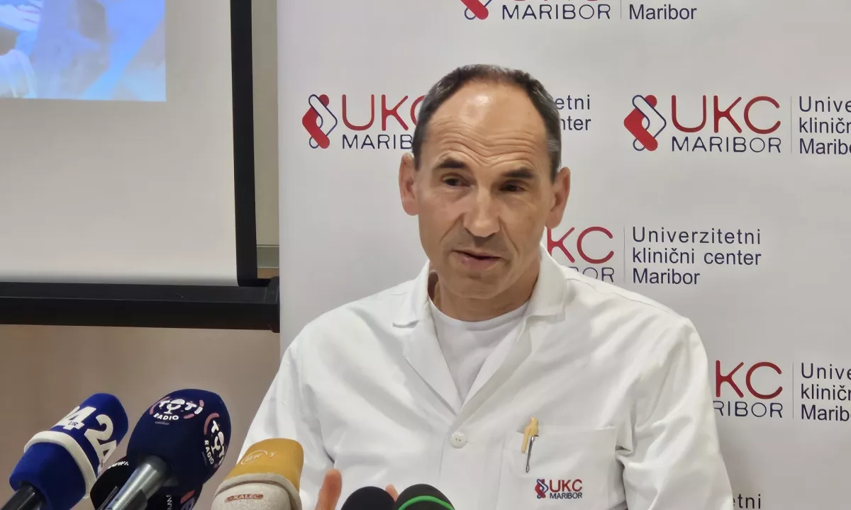 Novo upanje za gluhe in naglušne: v UKC Maribor prvi v Sloveniji z operacijo vgradili revolucionarno napravo