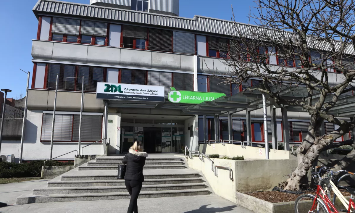 Slovenci lani povprečno imeli 11 zdravstvenih obravnav