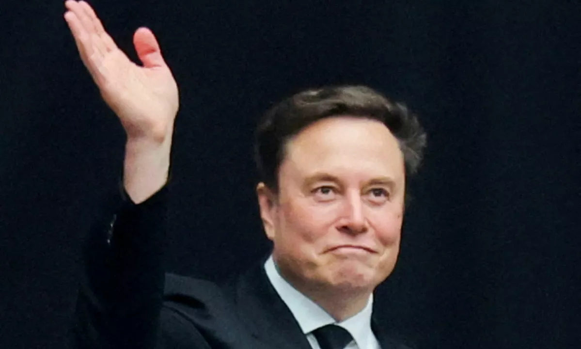 Če bi bankovce po 100 dolarjev polagali enega na drugega, bi en milijon dosegel dober meter višine, milijarda višino dobrega kilometra, 1000 milijard pa – 1015 kilometrov.