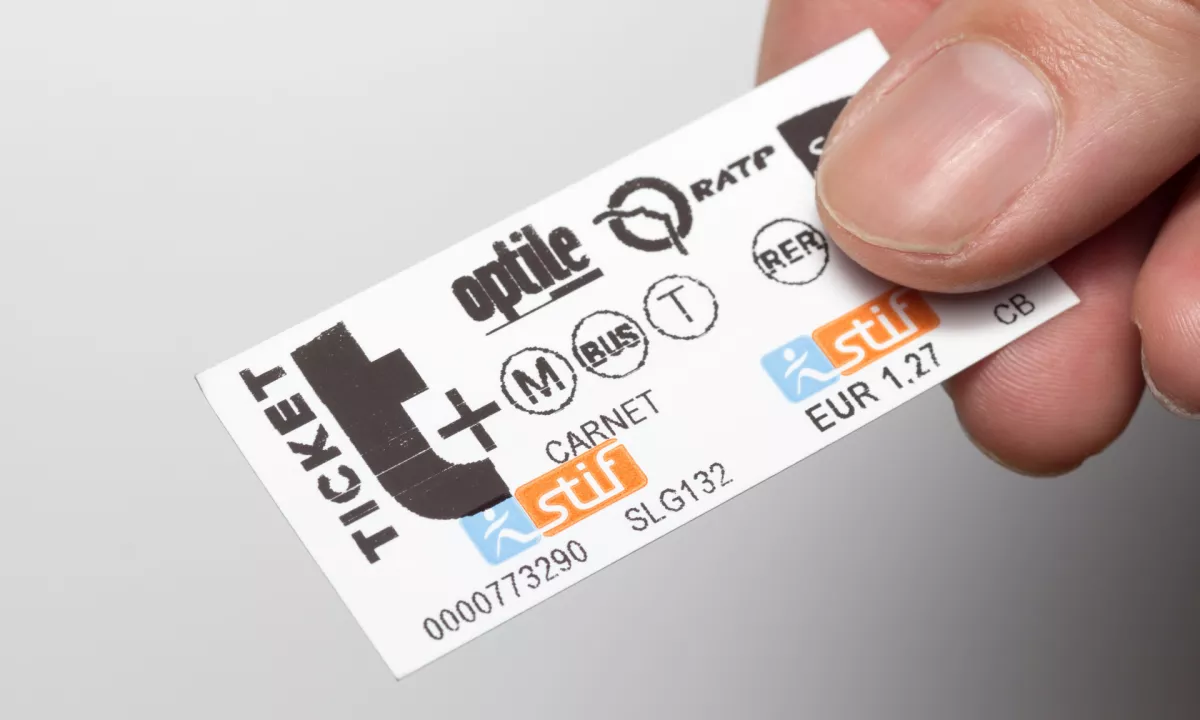 V Parizu po 125 letih ukinili prodajo papirnatih vozovnic