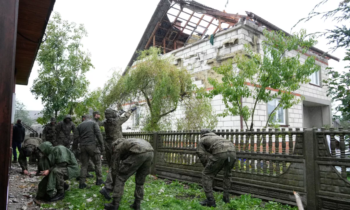 Poljska do leta 2026 načrtuje usposabljanje 400.000 državljanov za vojaške potrebe