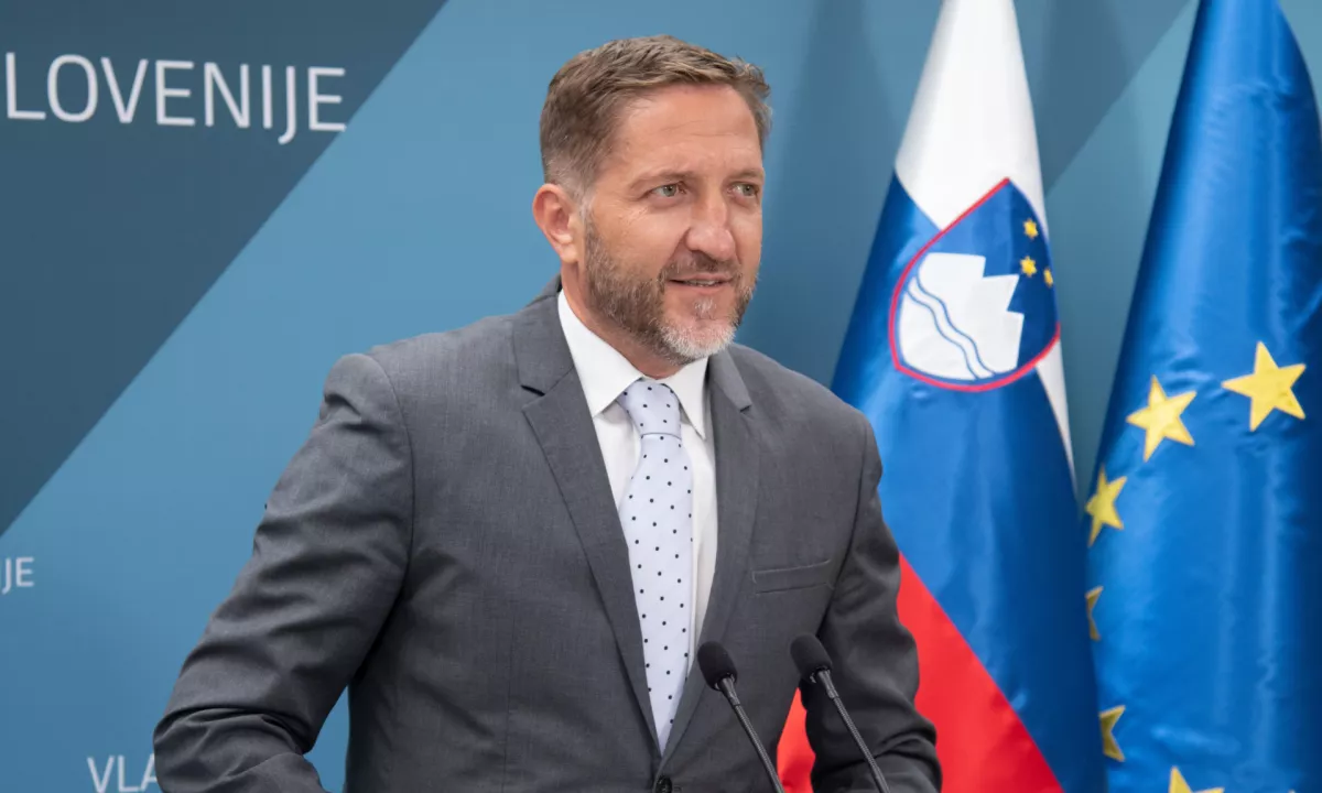 Državni proračun Slovenije v prvih desetih mesecih z 910 milijonov evrov primanjkljaja