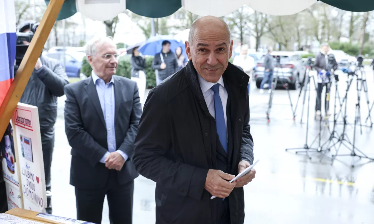 Janša ostro kritiziral Šutarjev zakon, Vrtovec čaka na prenos v realnost