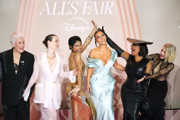 Zvezdniška zasedba,Glenn Close, Sarah Paulson, Teyana Taylor, Kim Kardashian, Niecy Nash-Betts, and Naomi Watts na premieri v Parizu, konec oktobra, 