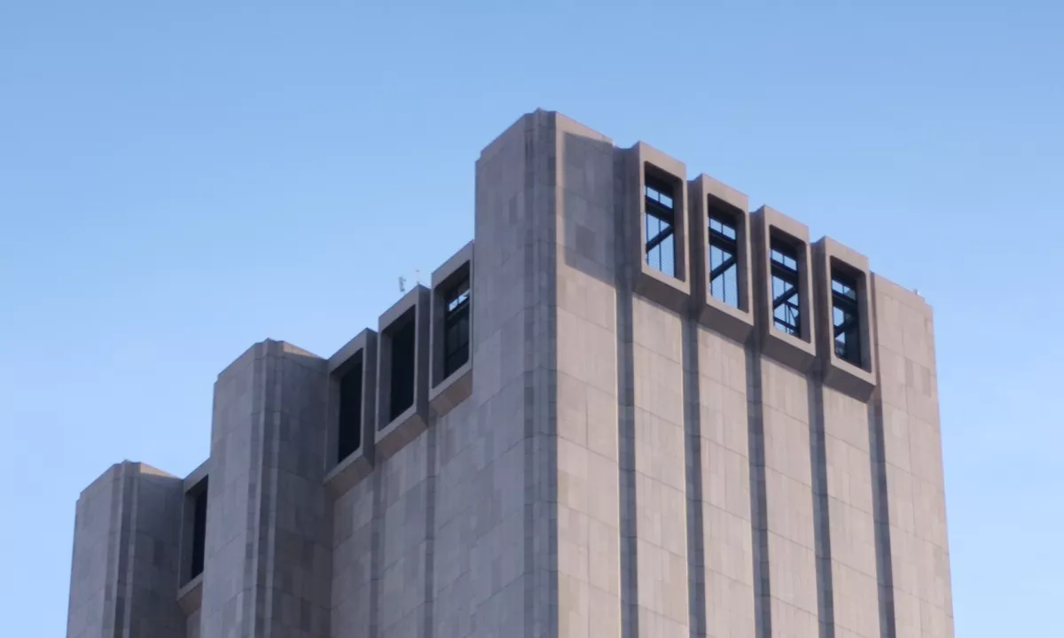 Stavba, ki so jo dokončali leta 1974, je pogosto opisana kot ena najbolj skrivnostnih v ZDA.