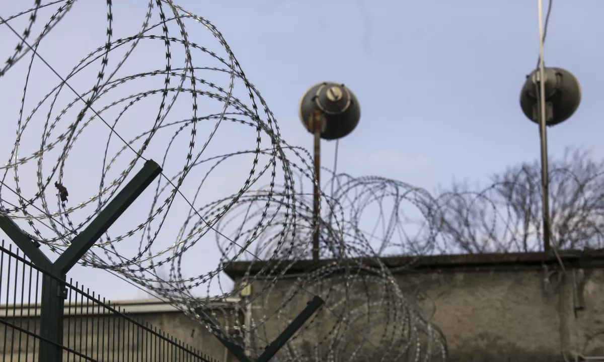 V nasilnem izbruhu v zaporu štirje mrtvi, naknadno našli še 27 trupel