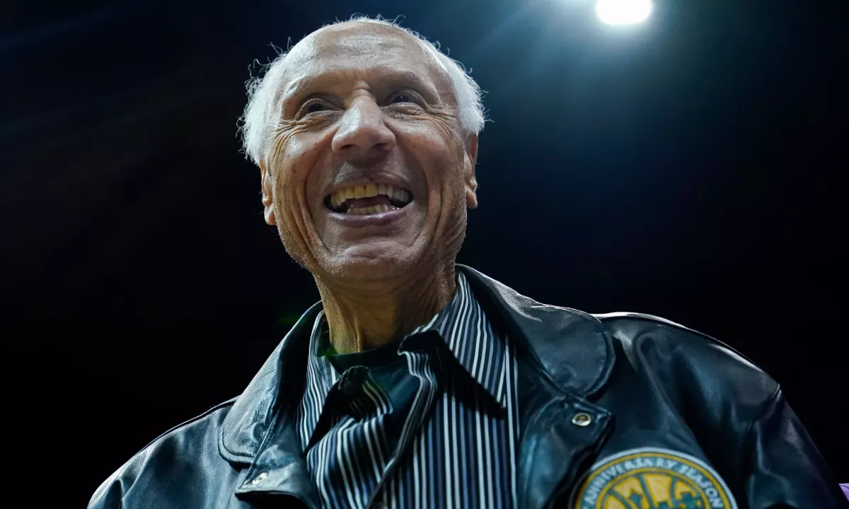Velikan košarkarske lige NBA Lenny Wilkens, član hiše slavnih tako kot igralec kot trener, je umrl v starosti 88 let.