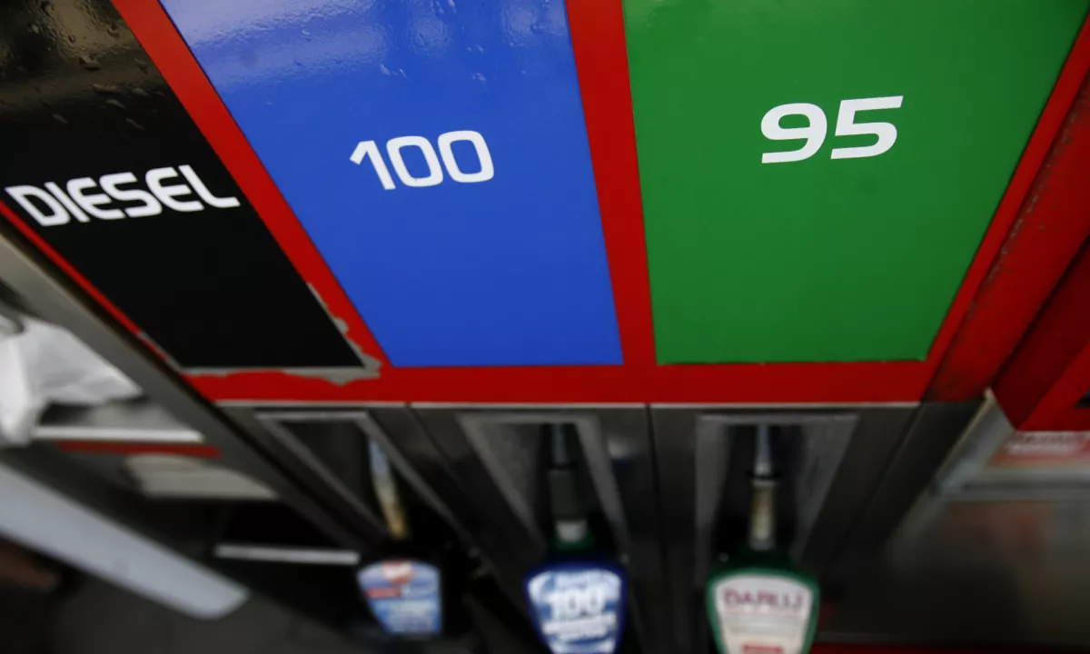 Vlada namerava podaljšati regulacijo cen naftnih derivatov