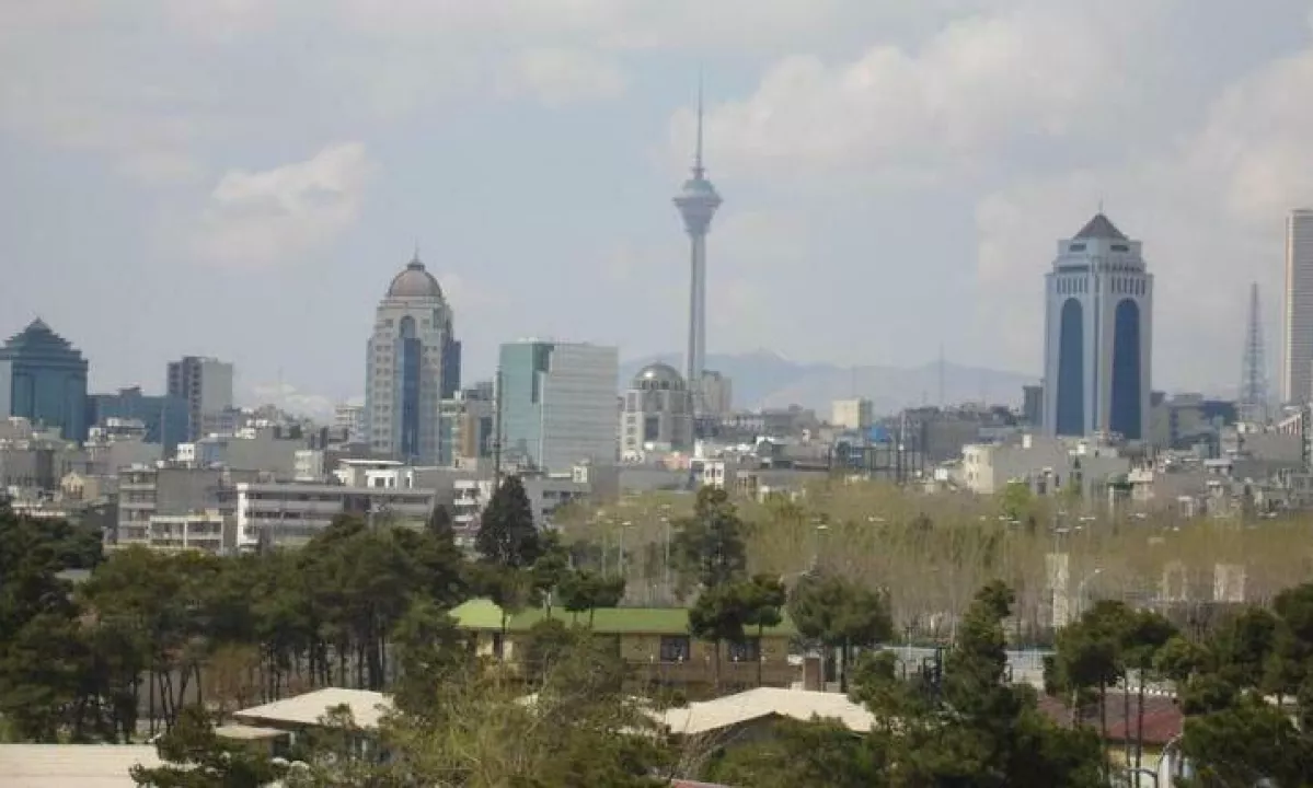 Iran, zlasti njegova prestolnica Teheran, se to jesen sooča z izjemno hudo sušo. Količina padavin je na zgodovinsko nizki ravni, rezervoarji pa so skoraj prazni.