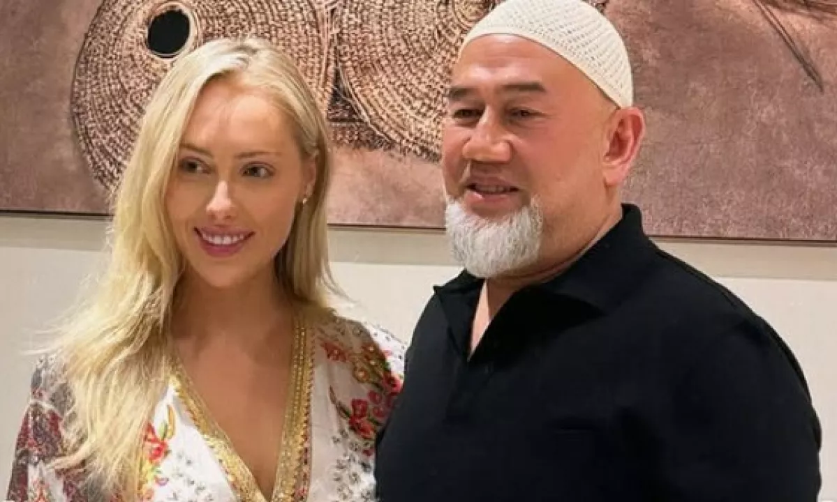 Pevka je priznala, da se je nevede poročila z malezijskim sultanom na slovesnosti, za katero je menila, da je zgolj praznovanje njune zaroke.