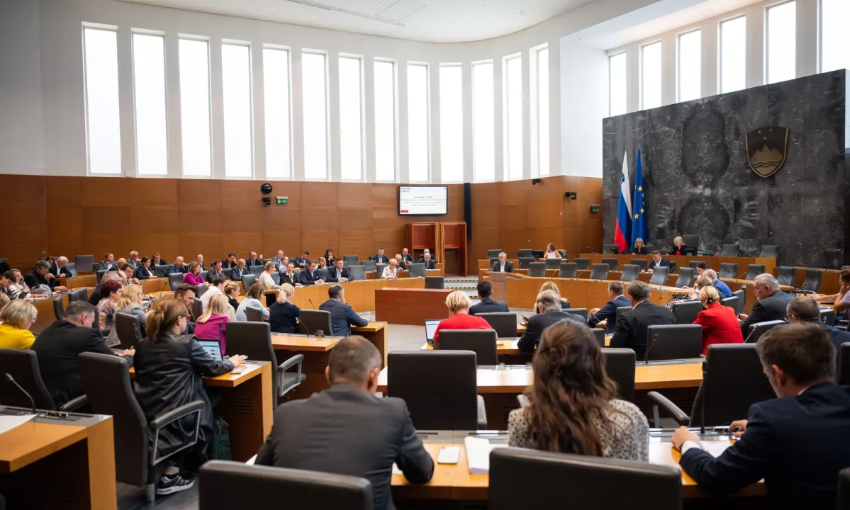 Opozicija obvezni božičnici na glasovanju v DZ ne bo nasprotovala