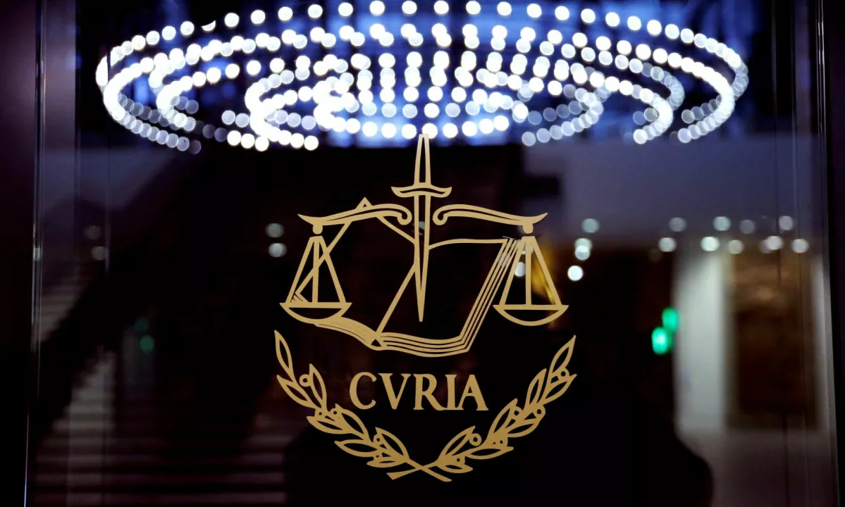 Sodišče EU razveljavilo dve določbi direktive o minimalni plači