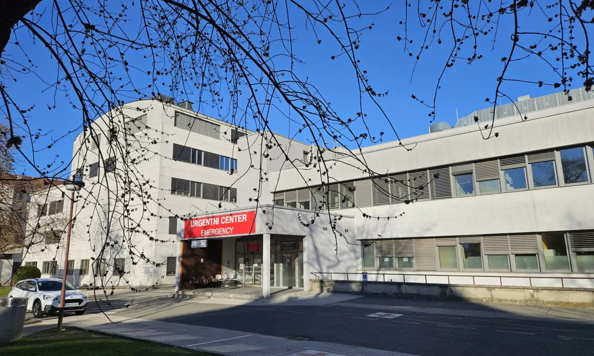 Ne gre za zaposlena, ki bi delala na zdravstvenem področju, tako da pacienti niso bili ogroženi, je povedal direktor UKC Maribor Vojko Flis.