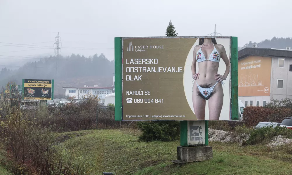 - 24.11.2025 - oglasni pano, reklama, Trzin//FOTO: Jaka Gasar / Foto: Jaka Gasar