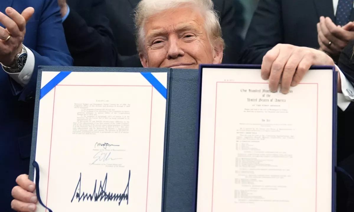 Trump podpisal: Najdaljše prekinitve financiranja vlade je konec